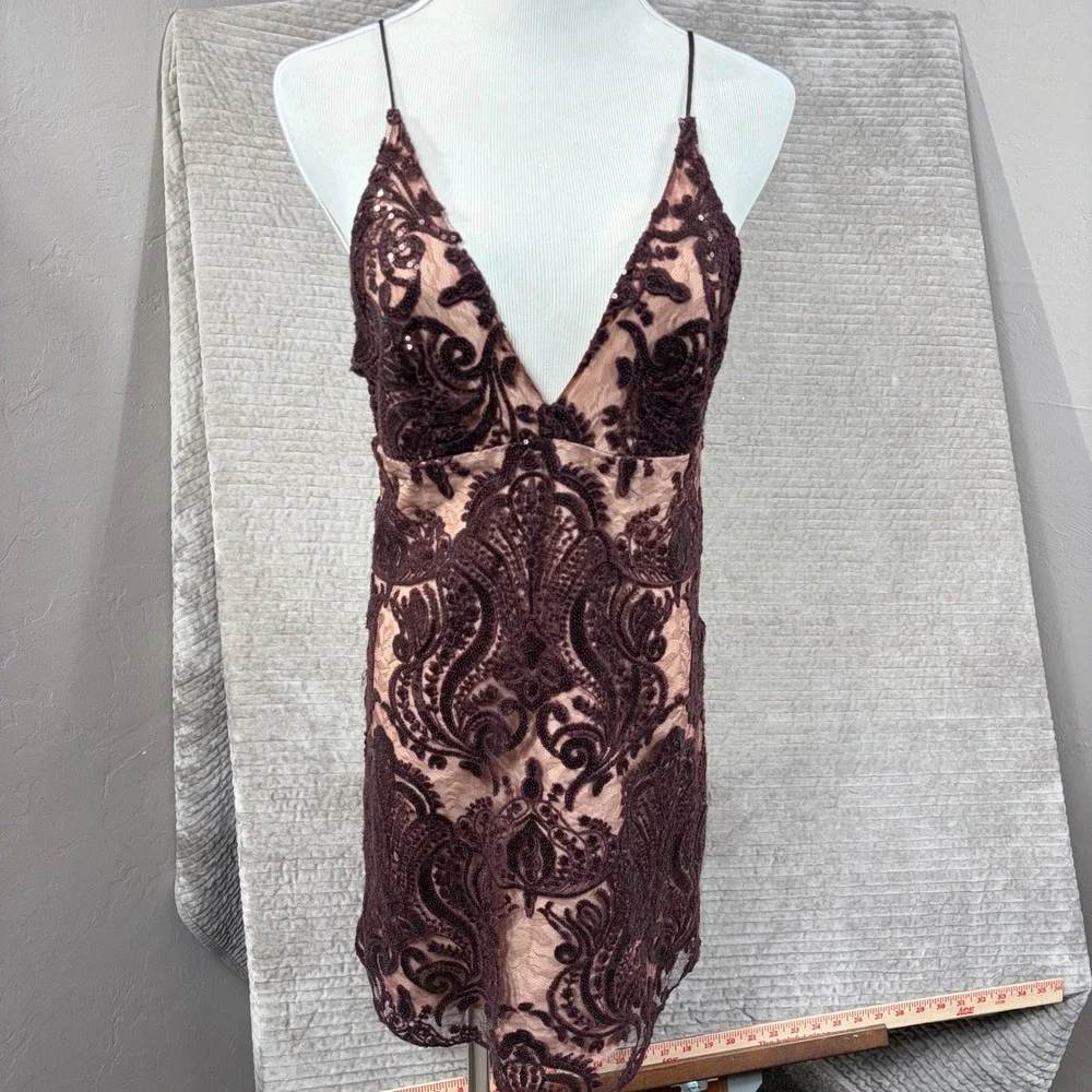 Free People Sequin Damask Mini Dress Burgundy Nude V-Neck Size 4 Cocktail Party